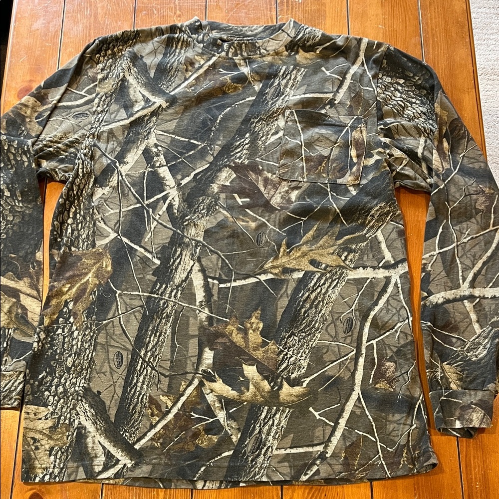 Fieldline Vintage Hunting Camo Realtree  Hardwoods LS Pocket T Men’s Size M EUC
